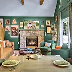 New Foxfire Haus - Modern - Hot Tub Pet-Friendly