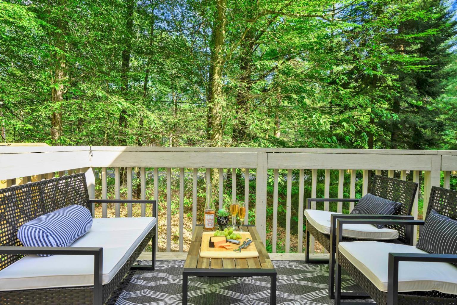 New Foxfire Haus - Modern - Hot Tub Pet-friendly Chalet