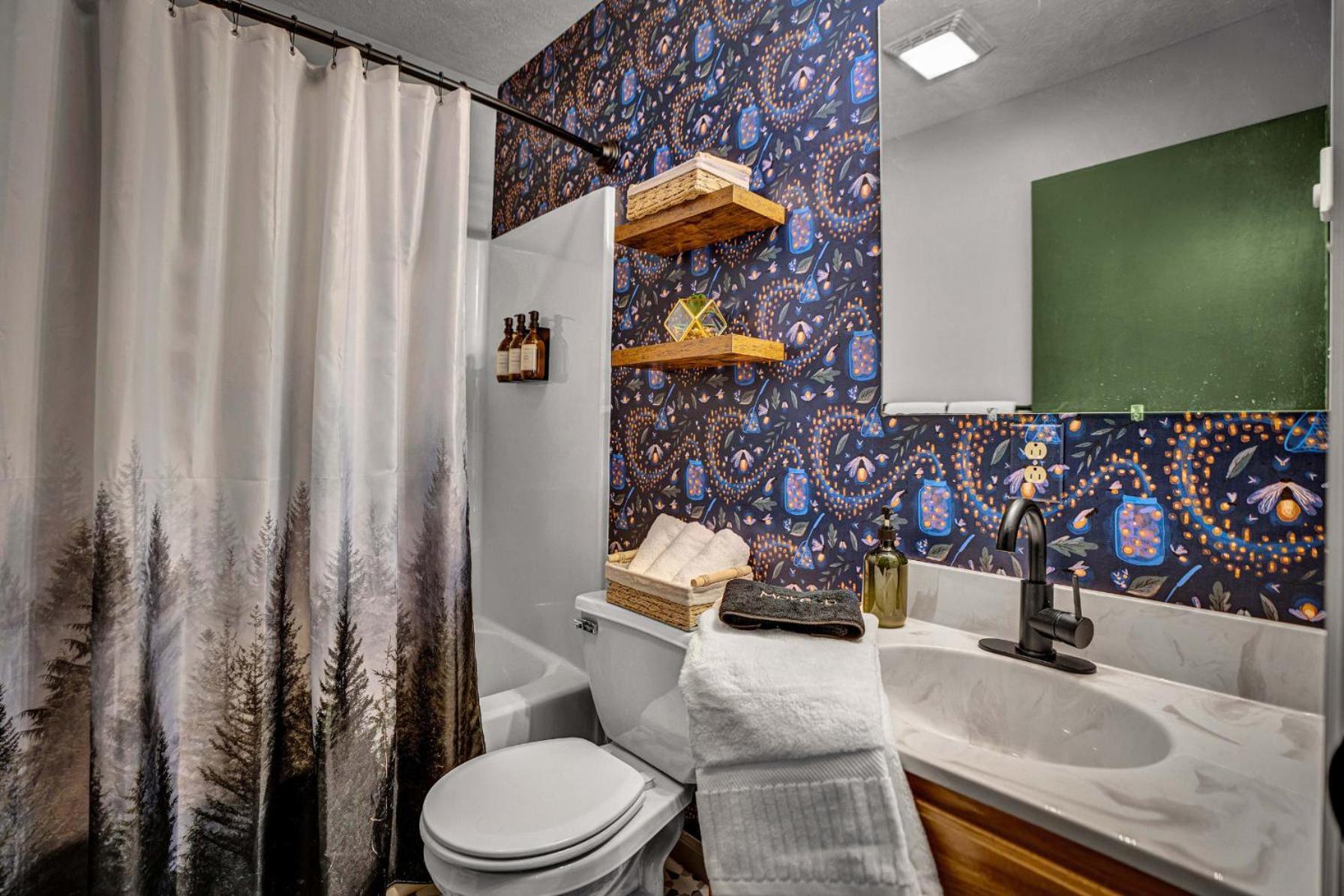 New Foxfire Haus - Modern - Hot Tub Pet-friendly *
