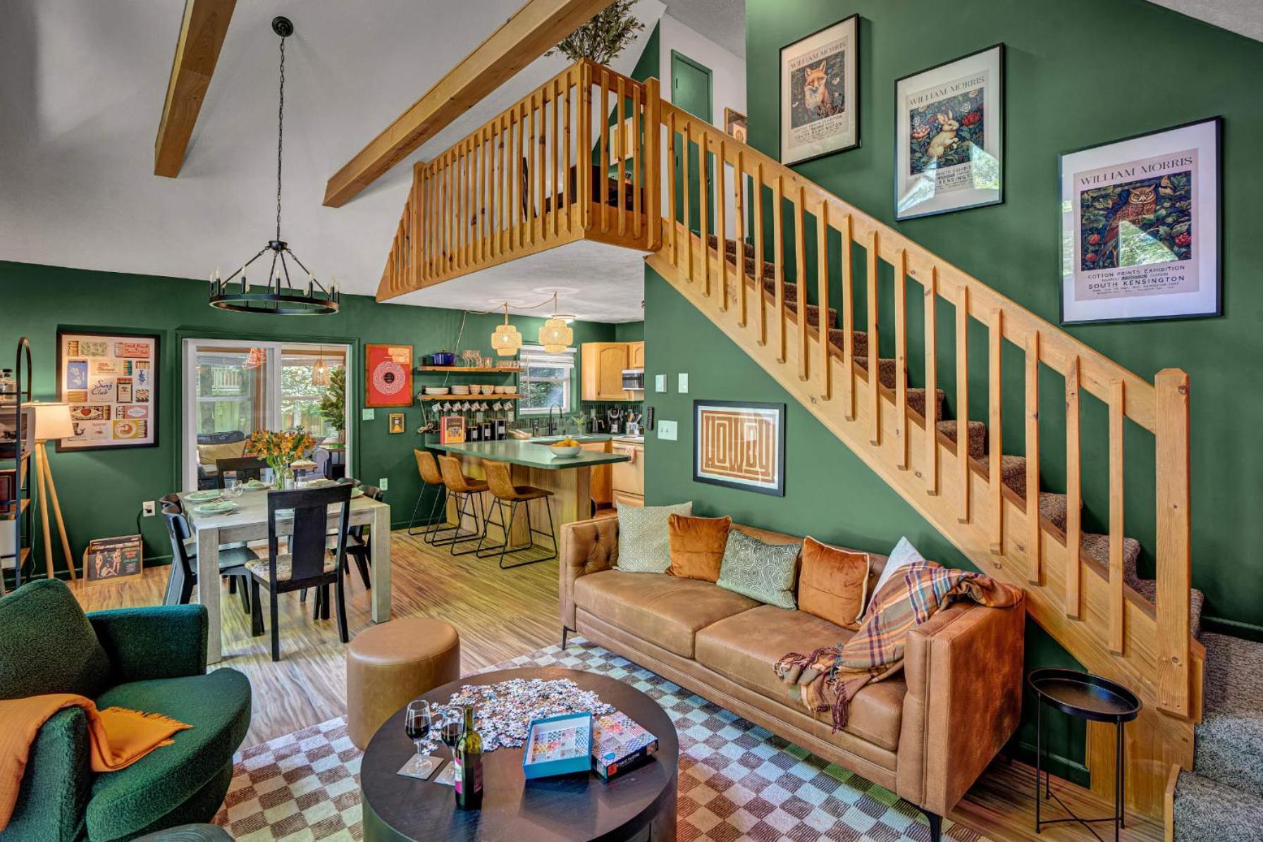 New Foxfire Haus - Modern - Hot Tub Pet-friendly * Blakeslee