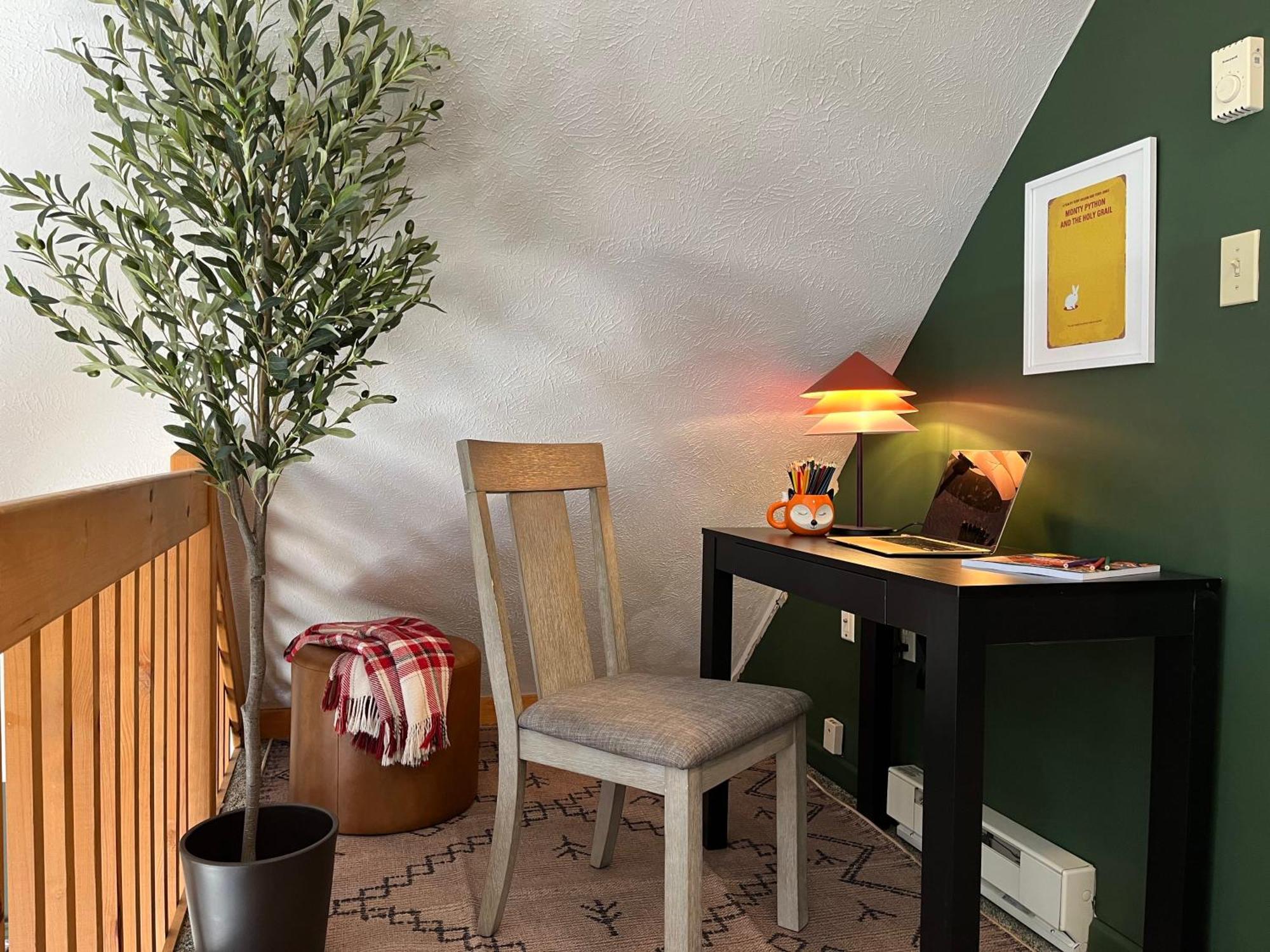New Foxfire Haus - Modern - Hot Tub Pet-friendly