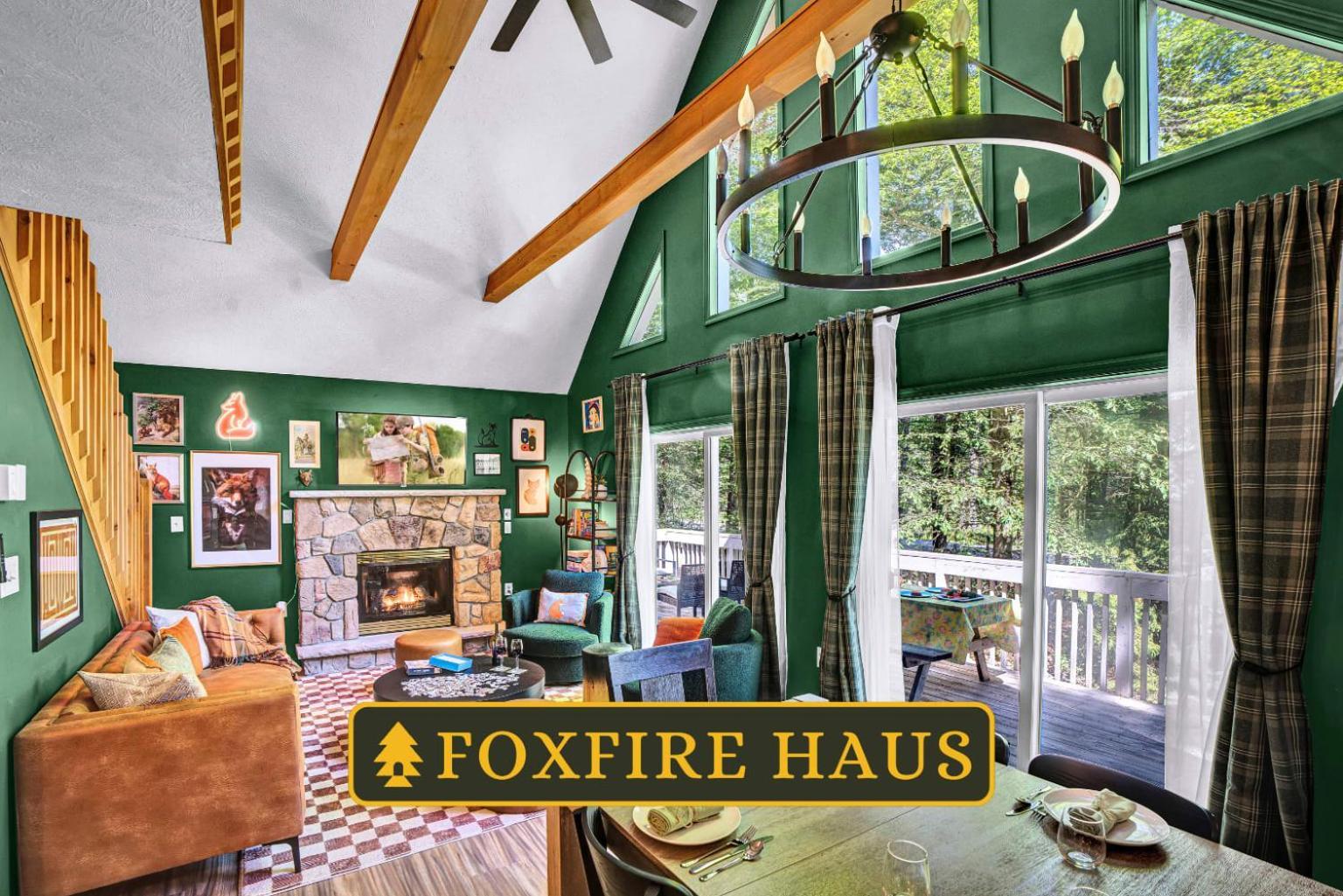 New Foxfire Haus - Modern - Hot Tub Pet-friendly Chalet