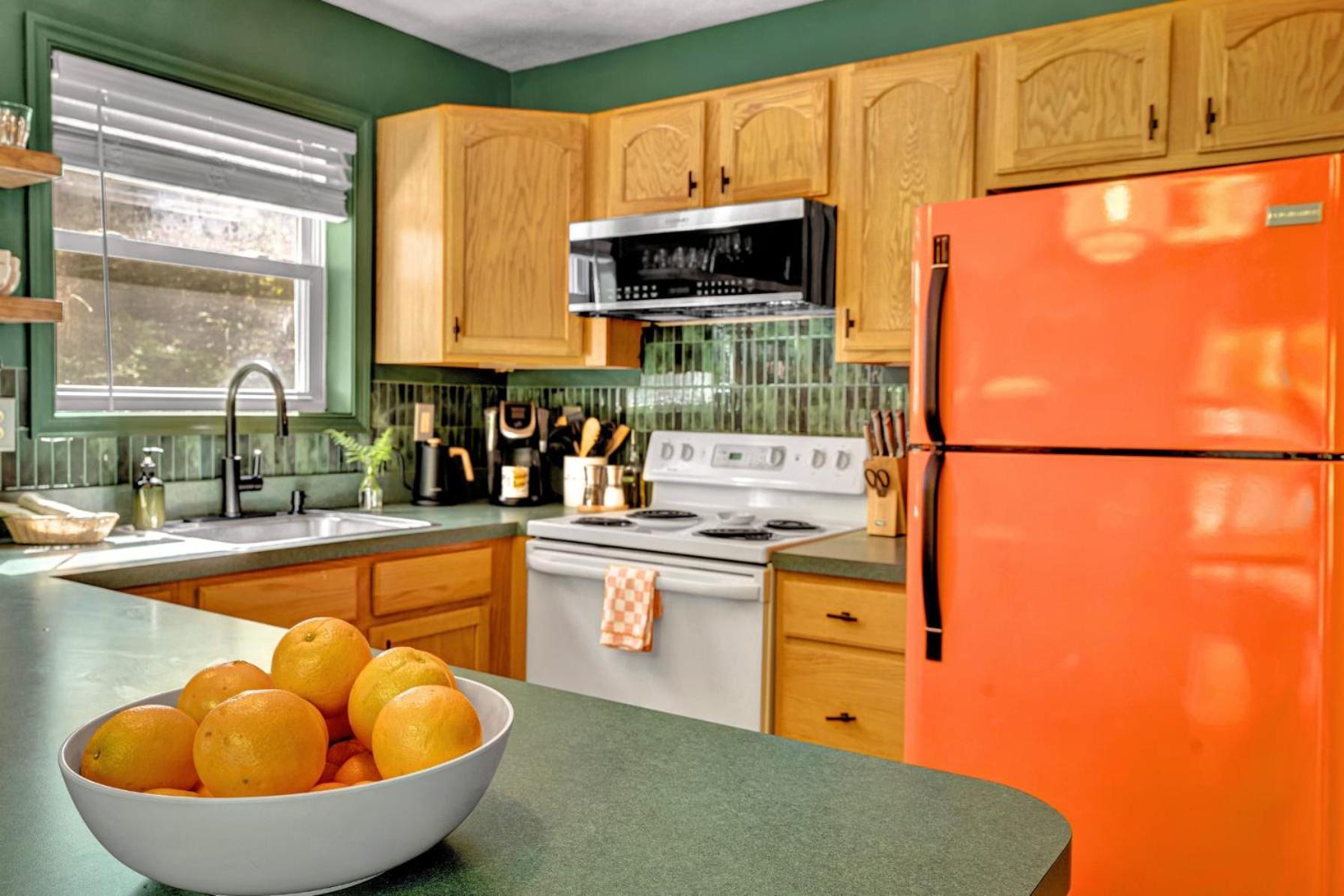 New Foxfire Haus - Modern - Hot Tub Pet-friendly Chalet Blakeslee